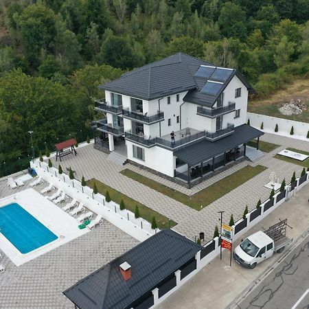 Casa De Vacanta Larisa Novaci-Străini Eksteriør billede