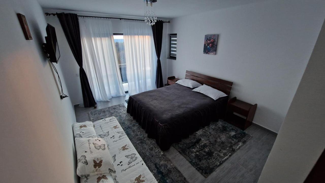 Casa De Vacanta Larisa Novaci-Străini Eksteriør billede