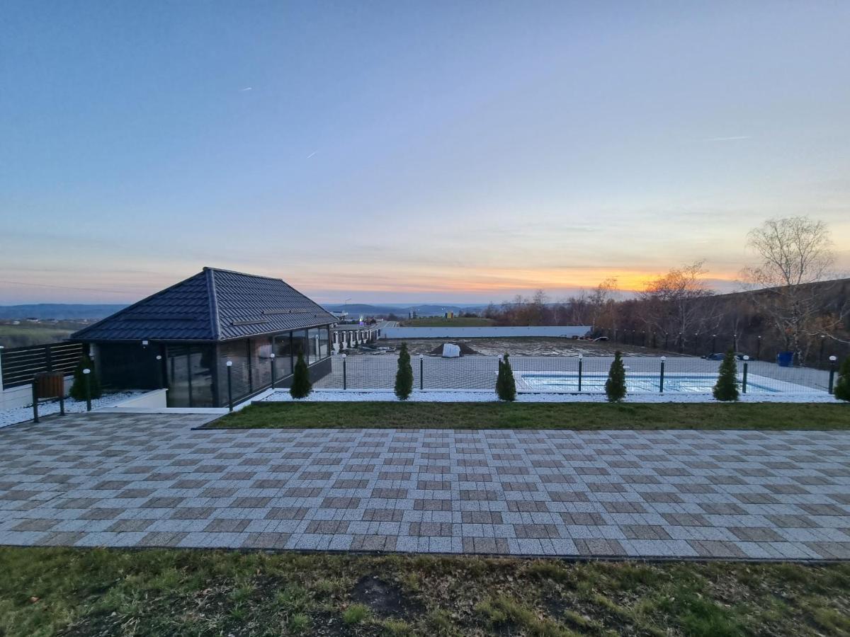 Casa De Vacanta Larisa Novaci-Străini Eksteriør billede