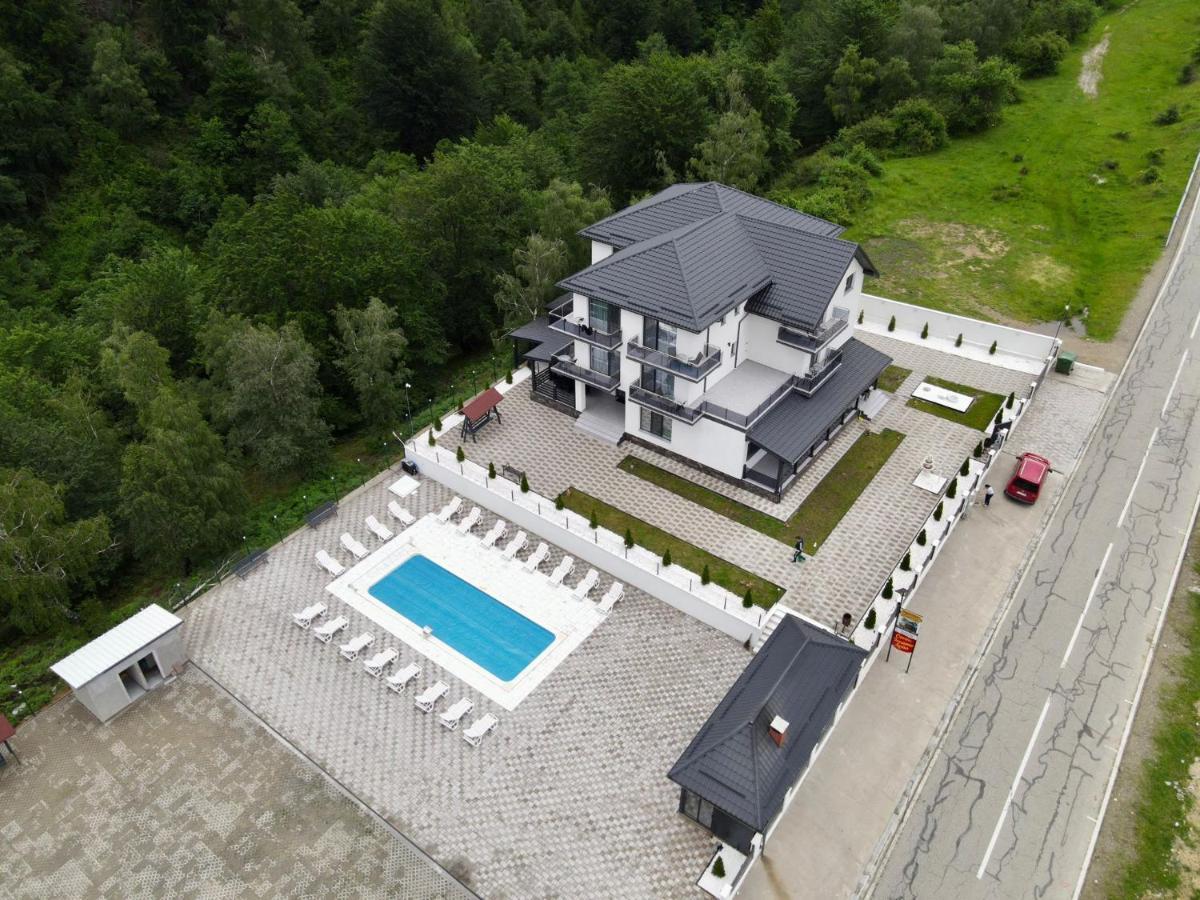 Casa De Vacanta Larisa Novaci-Străini Eksteriør billede