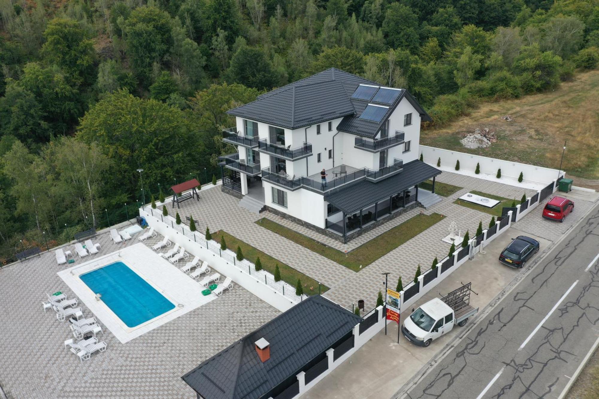 Casa De Vacanta Larisa Novaci-Străini Eksteriør billede