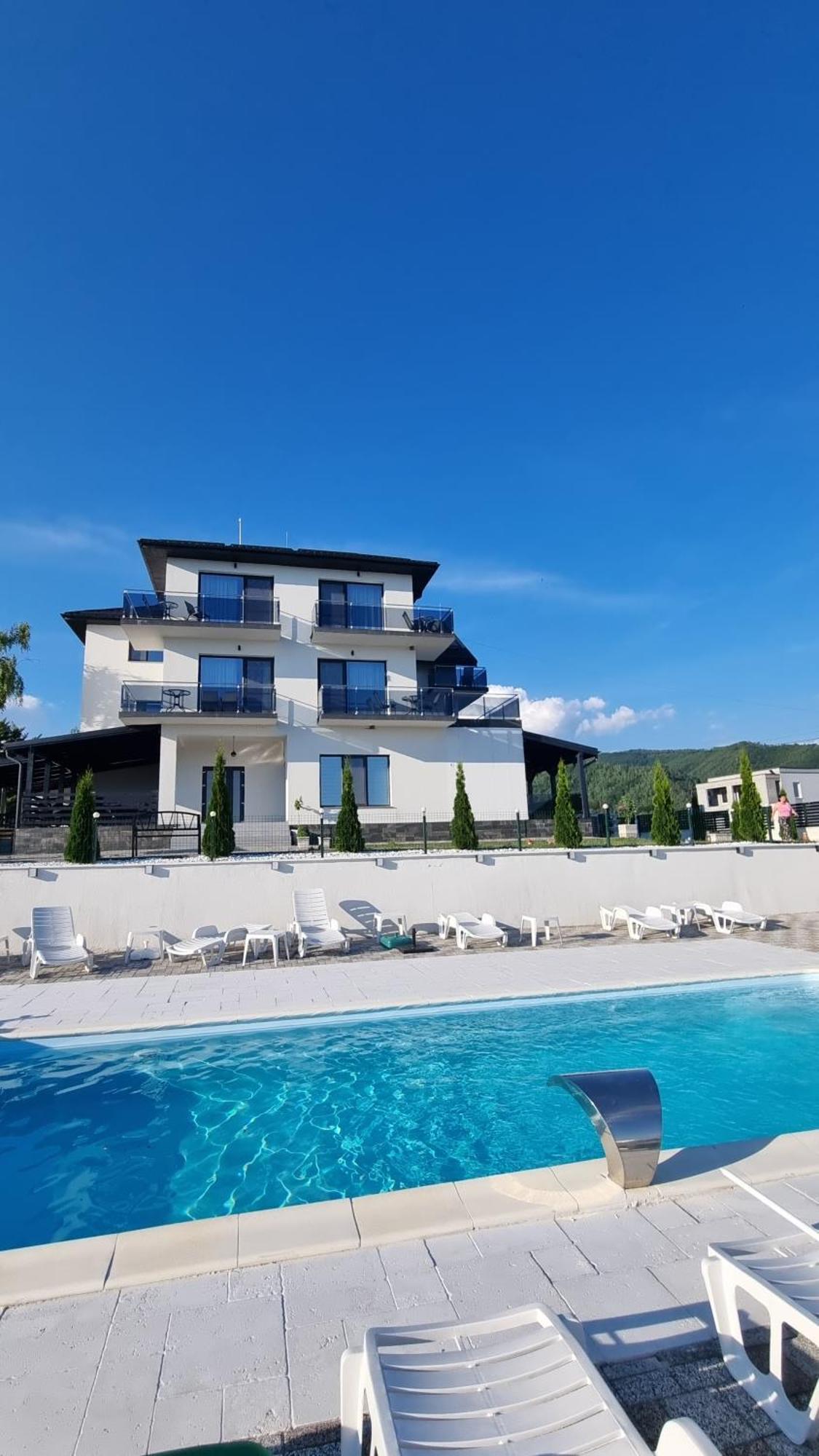 Casa De Vacanta Larisa Novaci-Străini Eksteriør billede